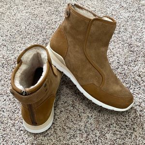 Ankle UGG boot
